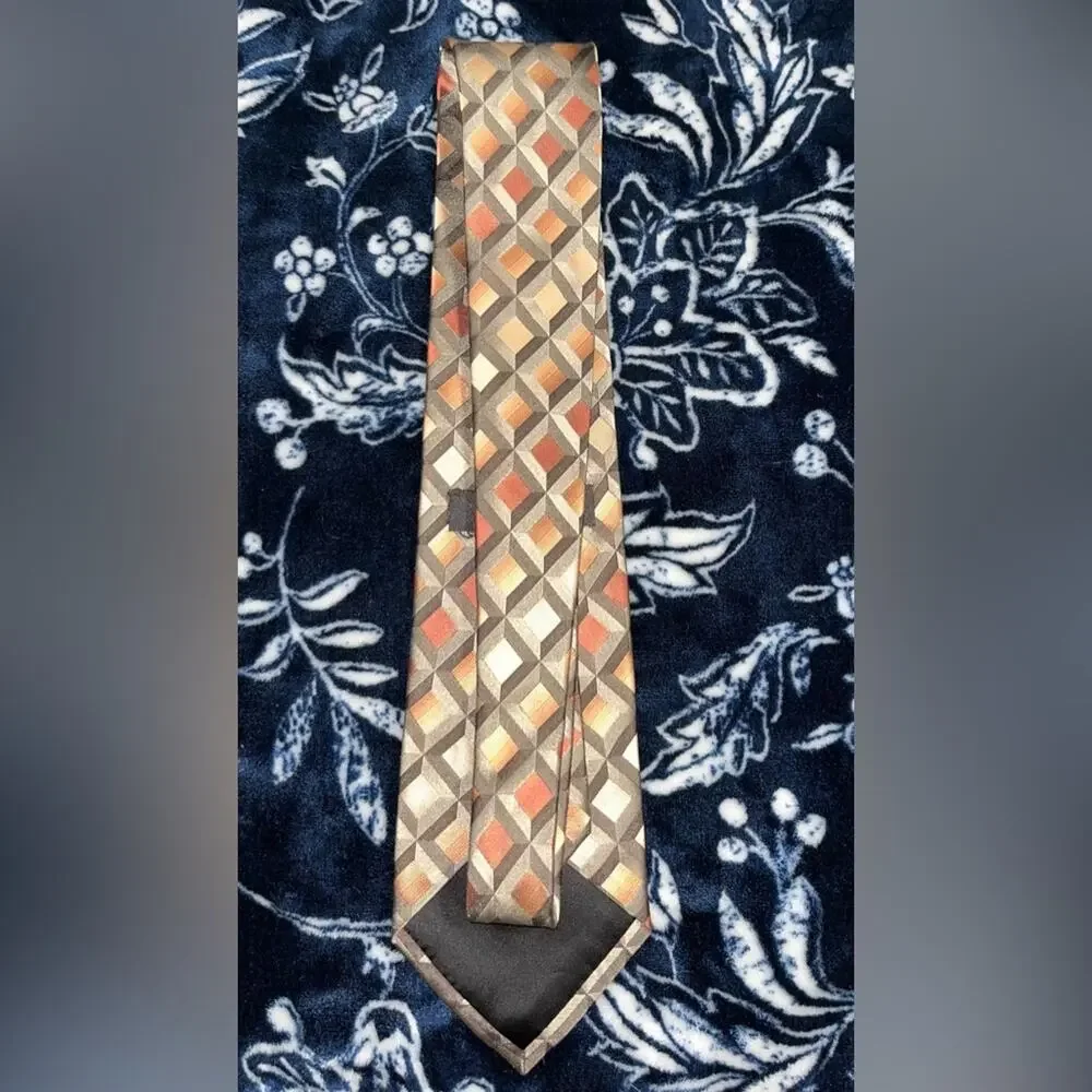 Arrow 100% Silk Geometric Design Necktie
